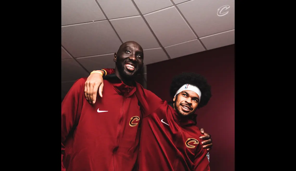 Pebasket Cleveland Cavaliers asal Senegal, Tacko Fall mengenang suasana Ramadhan di kampung halamannya di mana semua orang melakukan rutinitas yang sama, seperti bangun pagi untuk sahur, berpuasa sehari penuh, buka puasa, dan beribadah di Masjid bersama teman-teman. (Twitter Cleveland Cavaliers)