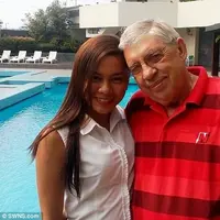 Meskipun sudah pernah menikah delapan kali, perbedaan umur yang mencapai 40 tahun ini tak membuatnya kapok untuk menikah lagi. 