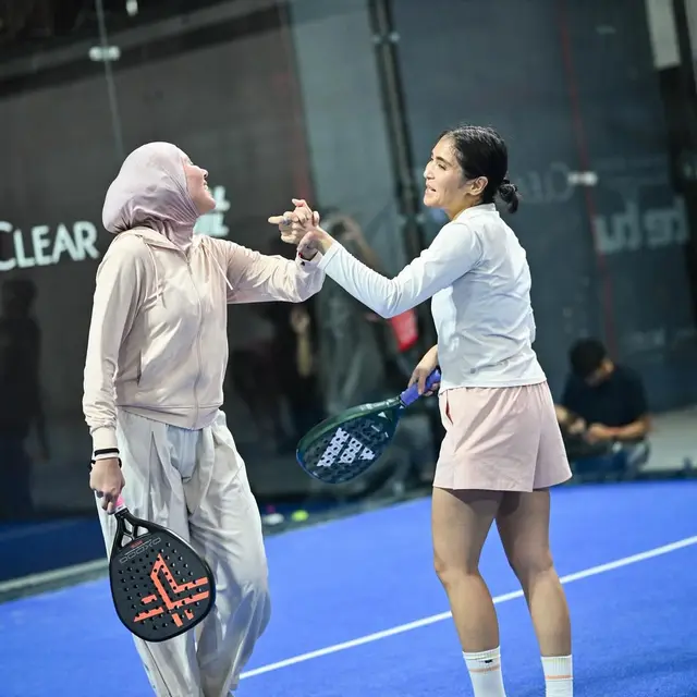 Potret Syahnaz Sadiqah Main Padel Bareng Caca Tengker/Instagram @syahnasz