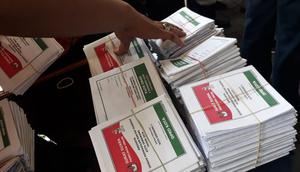 PPS Kembang Arum, Kota Semarang menghentikan pelaksanaan pemungutan suara lantaran ada surat suara Pemilu 2019 yang tertukar. (Foto: Liputan6.com/Felek Wahyu)