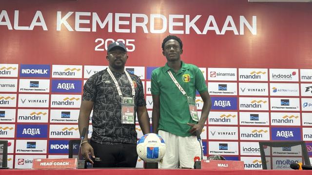 N’Djicaura Raymond Bomba (kanan)