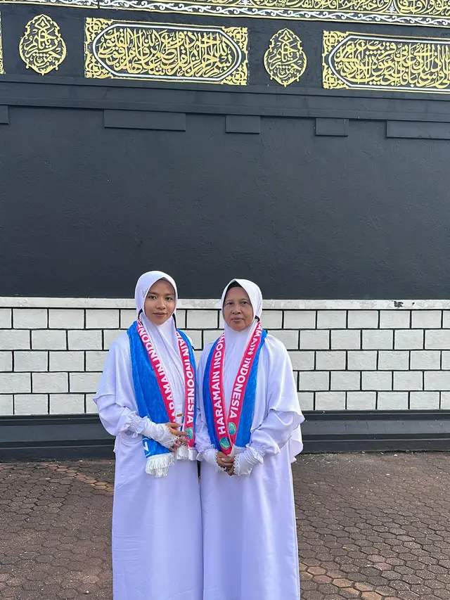 Kenangan Terakhir Jemaah Haji Probolinggo Ditinggal Meninggal Ibunda dalam Pesawat Menuju Tanah Suci