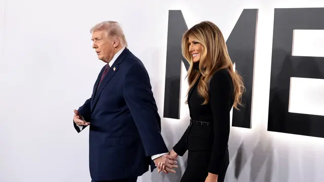 Melania Trump Rilis Film Dokumenter, Bersetelan Hitam Kreasi Desainer Italia yang Dituding Rasis