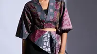 7 Model Baju Atasan Batik Kimono Modern Terbaru 2025, Pilihan Elegan untuk Wanita Kekinian
