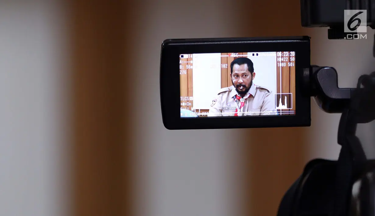 Ketua Kwarnas Pramuka Budi Waseso memberi keterangan pers di Jakarta, Selasa (16/10). Dalam keterangannya Budi Waseso menanggapi Video Kampanye Pilpres 2019 Pakai Atribut Pramuka yang sempat viral adalah bukan anggota Pramuka. (Liputan6.com/Johan Tallo)