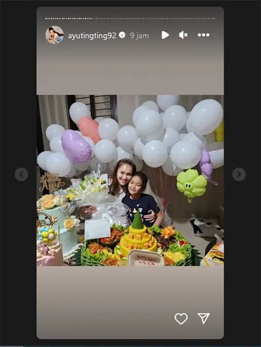 Potret bahagia Ayu Ting Ting bersama sang buah hati, Bilqis Khumairah Razak. [Instagram/ayutingting92]
