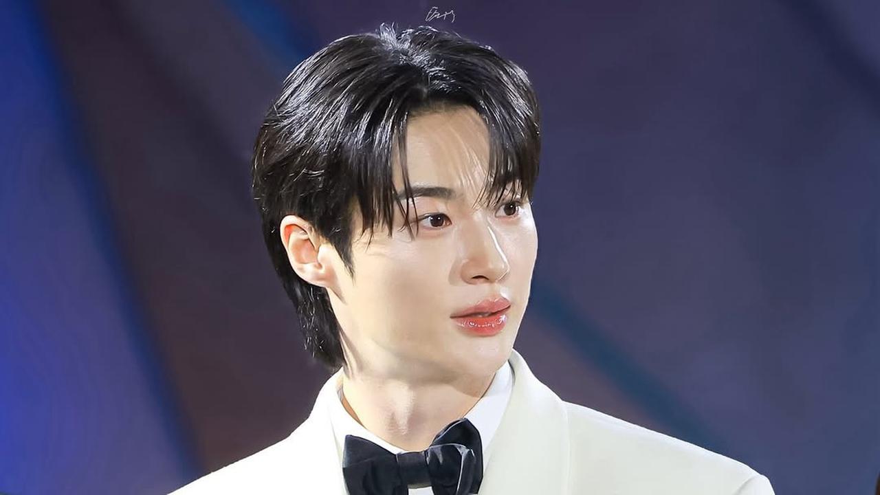 7 Potret Byeon Woo Seok di Baeksang Arts Awards 2025 dengan Outfit Jas Putih Penuh Pesona