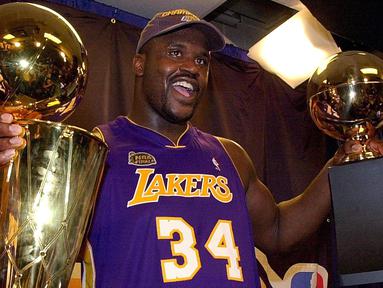 Shaquille O'Neal adalah legenda Lakers di tahun 2000-an bersama Kobe Bryant. Ia tercatat kantong delapan kali gelar individu diantaranya Rookie of The Years, Titel MVP tahun 2000 hingga 2003, MVP musim reguler pada tahun 2000, dan dua kali MVP All Star. (Foto: Getty Images via AFP/Stan Honda)