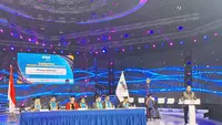 Wisuda IMDE ke-XIX, Lulusan Diingatkan Tak Berhenti Belajar di Era AI
