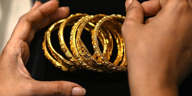 Harga Emas Hari Ini 18 Desember 2025 Melesat, Perak Cetak Rekor