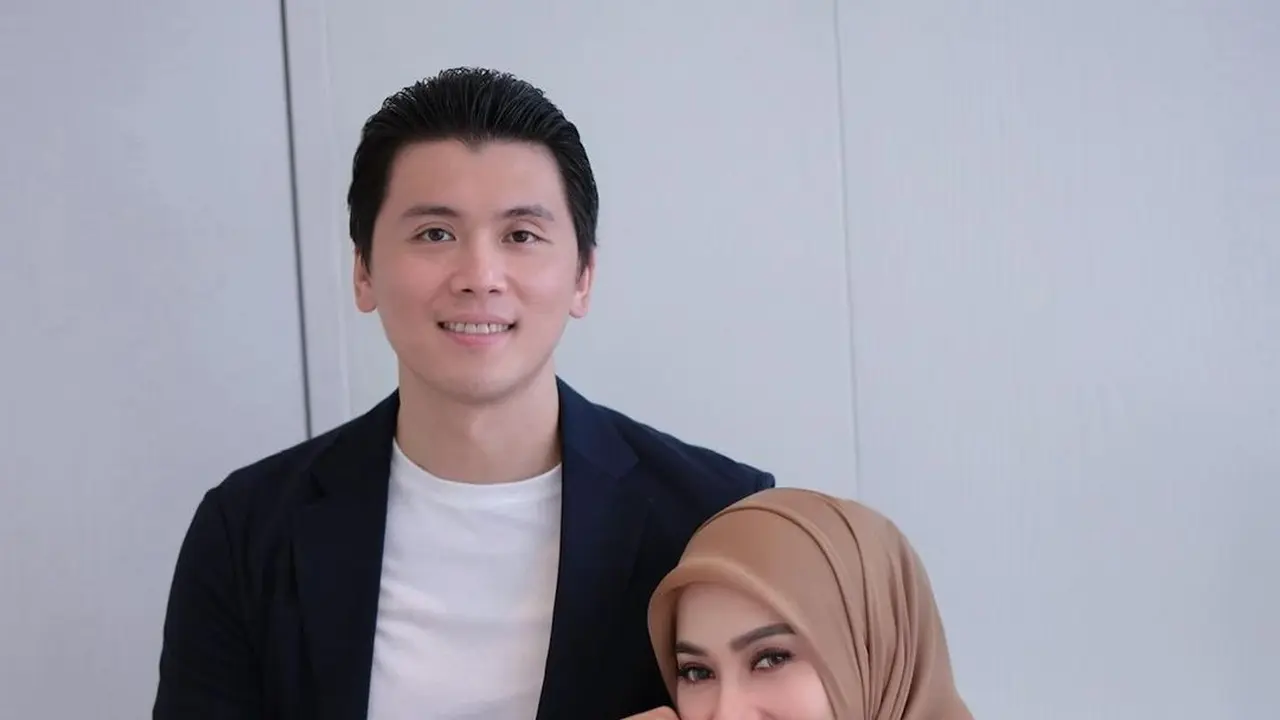 Syahrini Diduga Hamil Anak Pertama