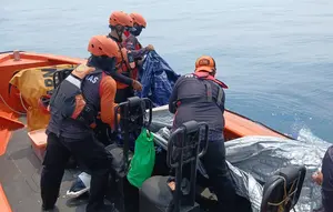 Tim SAR Temukan Terpal Biru dan Galon di Perairan Anak Krakatau