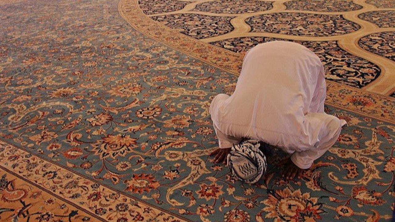 Tata Cara Sholat Qiyamul Lail di Malam Lailatul Qadar, Lengkap dengan Waktu Pelaksanaan