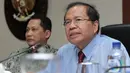 Menko Bidang Kemaritiman Rizal Ramli ketika rapat koordinasi di Kantor Kemenko Kemaritiman, Jakarta, Senin (21/12). Negara yang dibebaskan dari visa kunjungan ke Indonesia, yaitu Australia, Amerika Serikat, China, Ukraina. (Liputan6.com/Angga Yuniar)