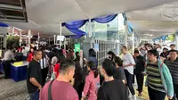 Sejumlah jemaat umat kristiani mulai memadati Gereja Katedral Jakarta untuk mengikuti ibadah Jumat Agung siang ini, Jumat (18/4/2025). (Foto: Liputan6.com/Nanda Perdana Putra).