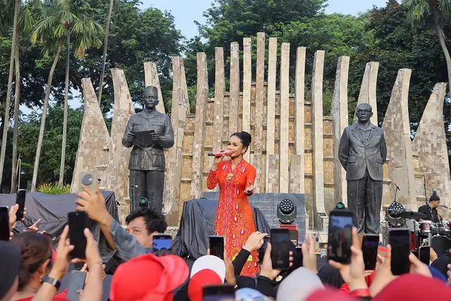 3. Di Antara Patung Bung Karno dan Bung Hatta