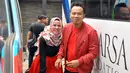 "Itu (kabar settingan) buat saya ya nggak tanggapin," ucap Angel Lelga di kawasan Kapten Tendean, Jakarta Selatan, Selasa (9/1/2018). (Nurwahyunan/Bintang.com)