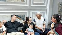Potret Raffi Ahmad dan Nagita Slavina ke Rumah Mendiang Mpok Alpa (Sumber: IG/raffinagita1717)