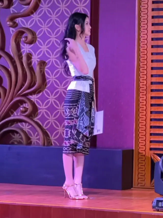 Harleyava Princy Putri Ferry Maryadi saat Wisuda SMA. [@neng_risma]