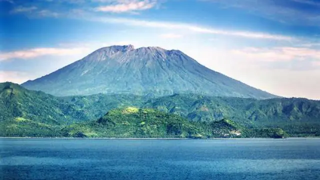 7 Gunung yang Disucikan di Muka Bumi