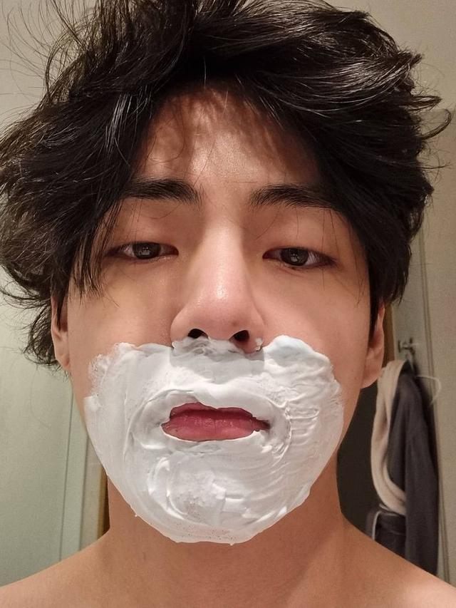 Unggahan V BTS. (Instagram/ thv)