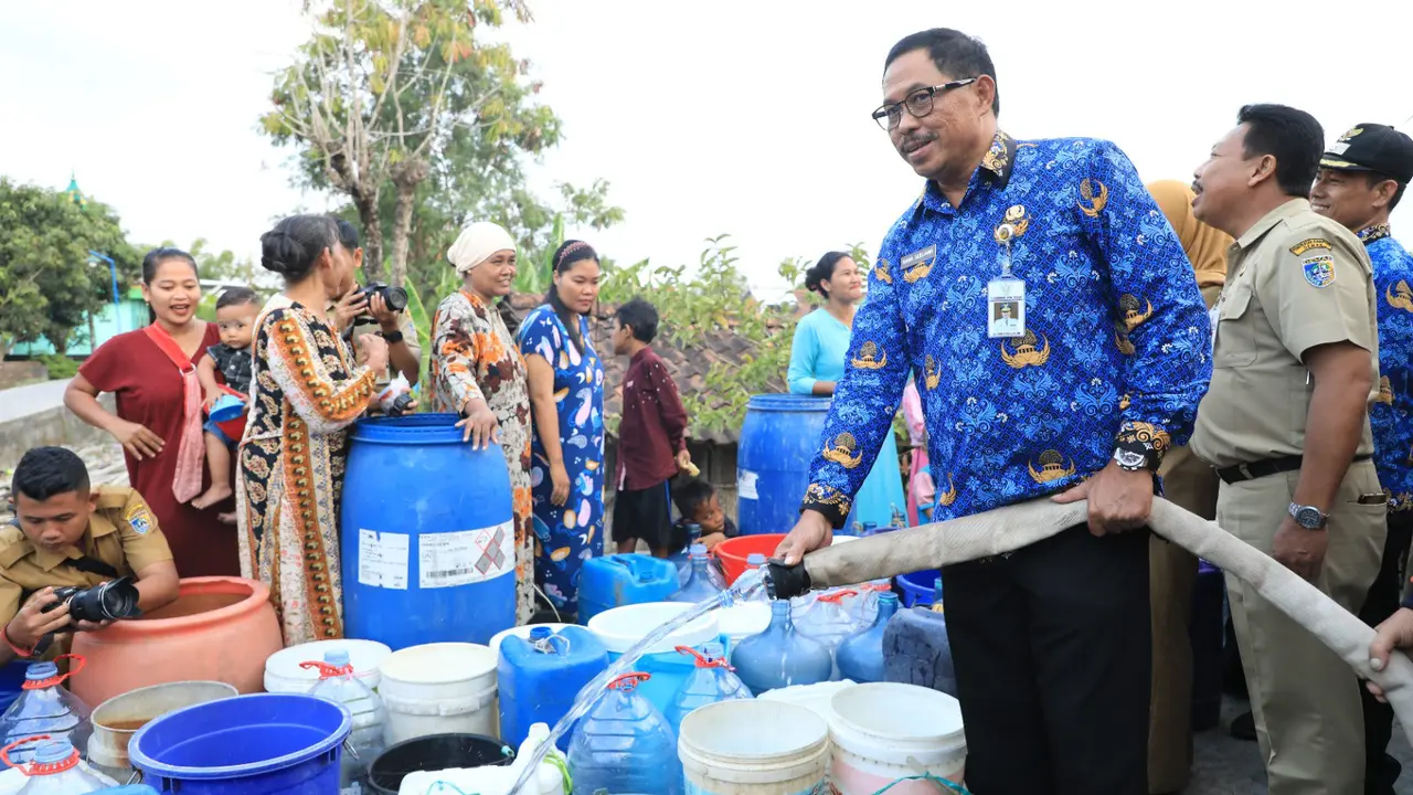Pemprov Jateng Salurkan Air Bersih, Warga Demak Sampai Terima Kasih