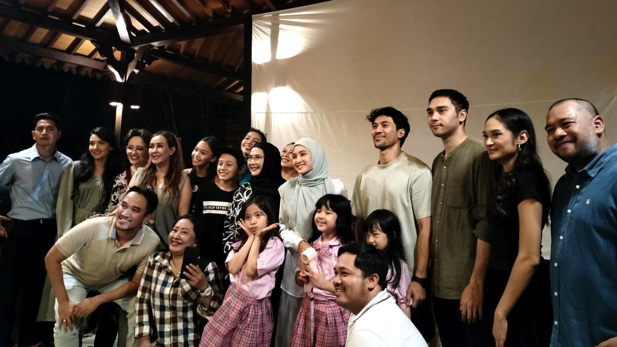 Sinetron SCTV Cinta di Ujung Sajadah Tayang Perdana, Para Pemain Nobar di Lokasi Syuting Sekaligus Santuni Anak Yatim