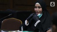 Terdakwa dugaan suap dan tindak pidana pencucian uang terkait kepengurusan fatwa untuk Djoko Tjandra di Mahkamah Agung, Pinangki Sirna Malasari saat menjalani sidang di Pengadilan Tipikor Jakarta, Senin (2/11/2020). Sidang mendengar keterangan saksi-saksi. (Liputan6.com/Helmi Fithriansyah)