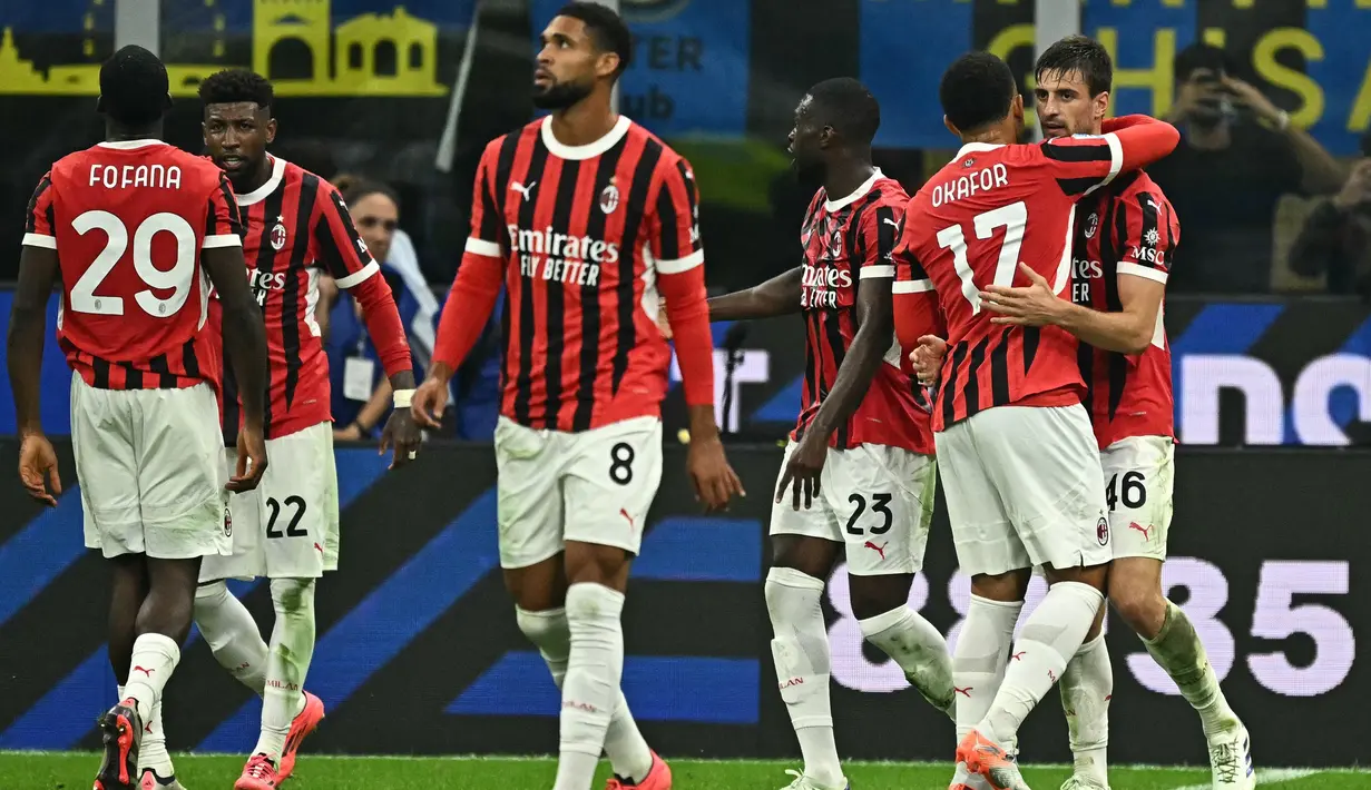 AC Milan sukses membungkam Inter Milan dengan skor 2-1 dalam laga bertajuk Derby della Madonnina. (Gabriel BOUYS/AFP)