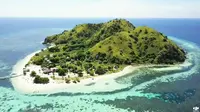 Keindahan Pulau Kanawa di Nusa Tenggara Timur telah dikenal hingga ke mancanegara karena pesona bawah lautnya yang menawan. Foto: Andi jatmiko/ Liputan6.com.