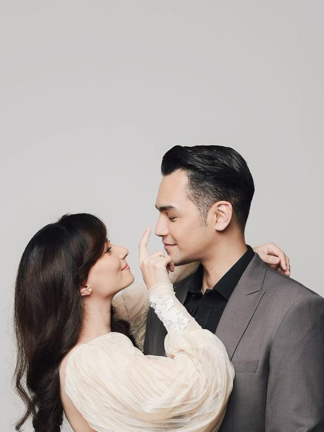 Asmirandah dan Jonas Rivanno. (Foto: Instagram @asmirandah89)