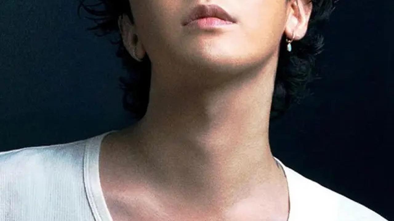 G-Dragon Tepergok Pakai Sandal Akupuntur Rp200 Ribuan, Langsung Ludes Terjual