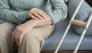 Parkinson Tak Menghalangi, Pria 90 Tahun Tuntaskan Tantangan Jalan Kaki