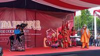 Pentas seni Dulmuluk saat memeriahkan Hari Sumpah Pemuda, yang digelar oleh PDIP Sumsel (Liputan6.com / Nefri Inge)