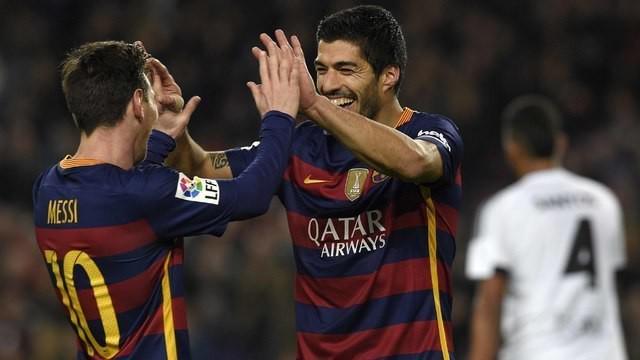 Barcelona menang telak atas Valencia pada leg pertama semifinal Copa del Rey, Kamis (4/1/2016) dini hari WIB. Tujuh gol merobek jala gawang Valencia, Lionel Messi dan Luis Suarez masing-masing menyumbang tiga dan empat gol.