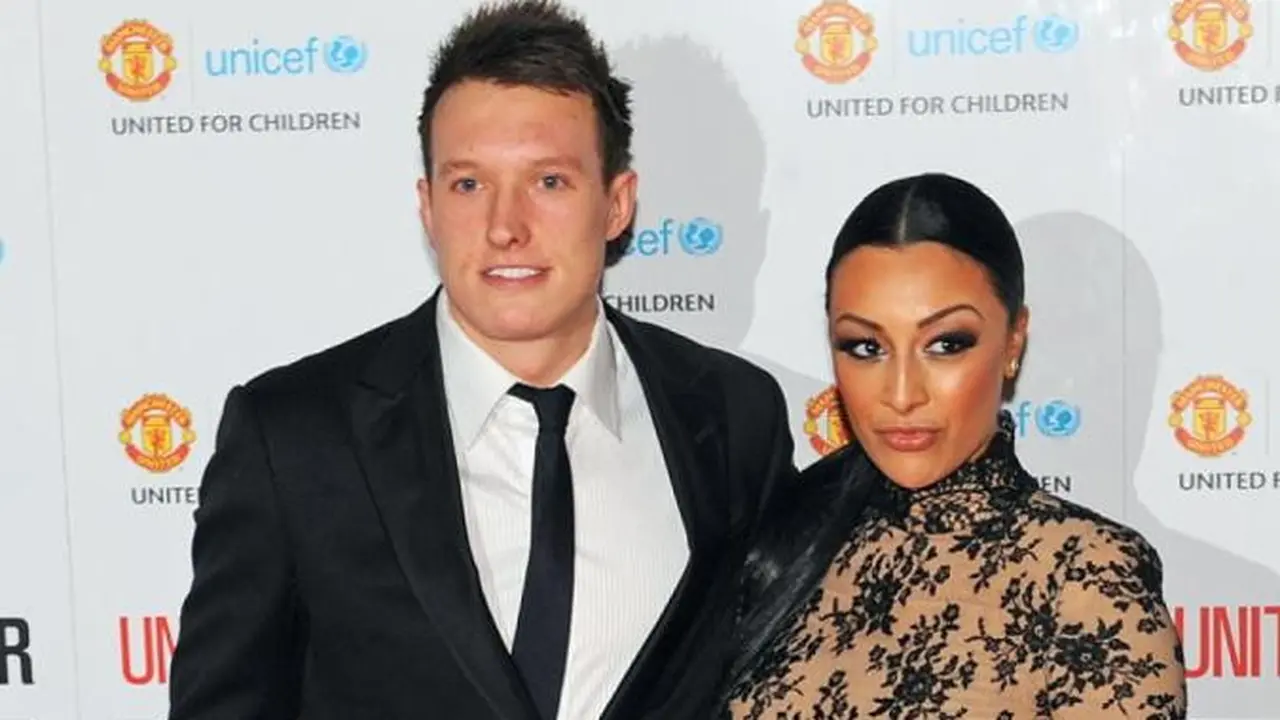 Bek Manchester United, Phil Jones 