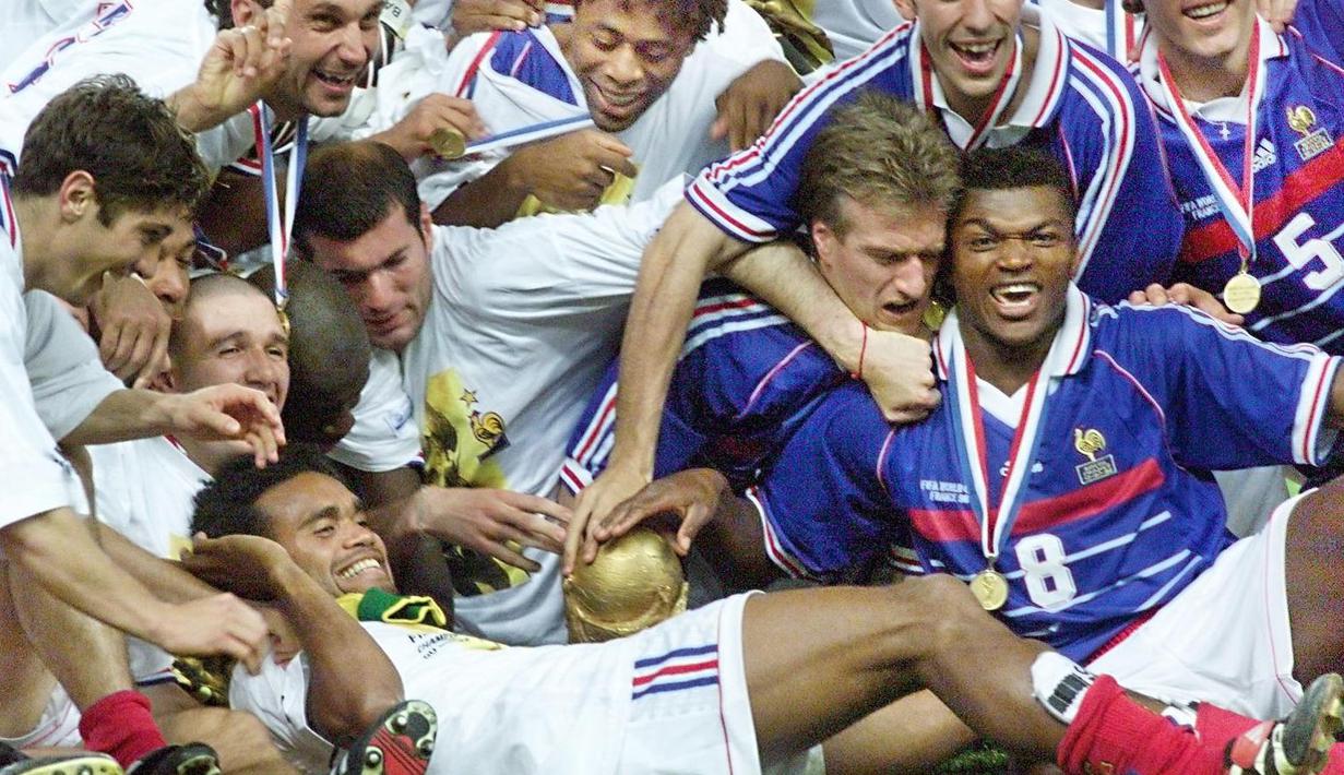Karembeu kemudian terpilih memperkuat Timnas Prancis yang jadi tuan rumah Piala Dunia 1998. Di kejuaraan itu, Les Bleus berhasil mendapatkan trofi juara. (AFP/Pedro Ugarte)