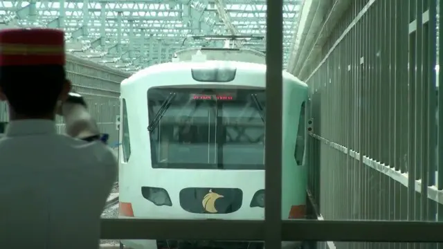 VIDEO: Begini Antusiasme Warga Naik Kereta Bandara