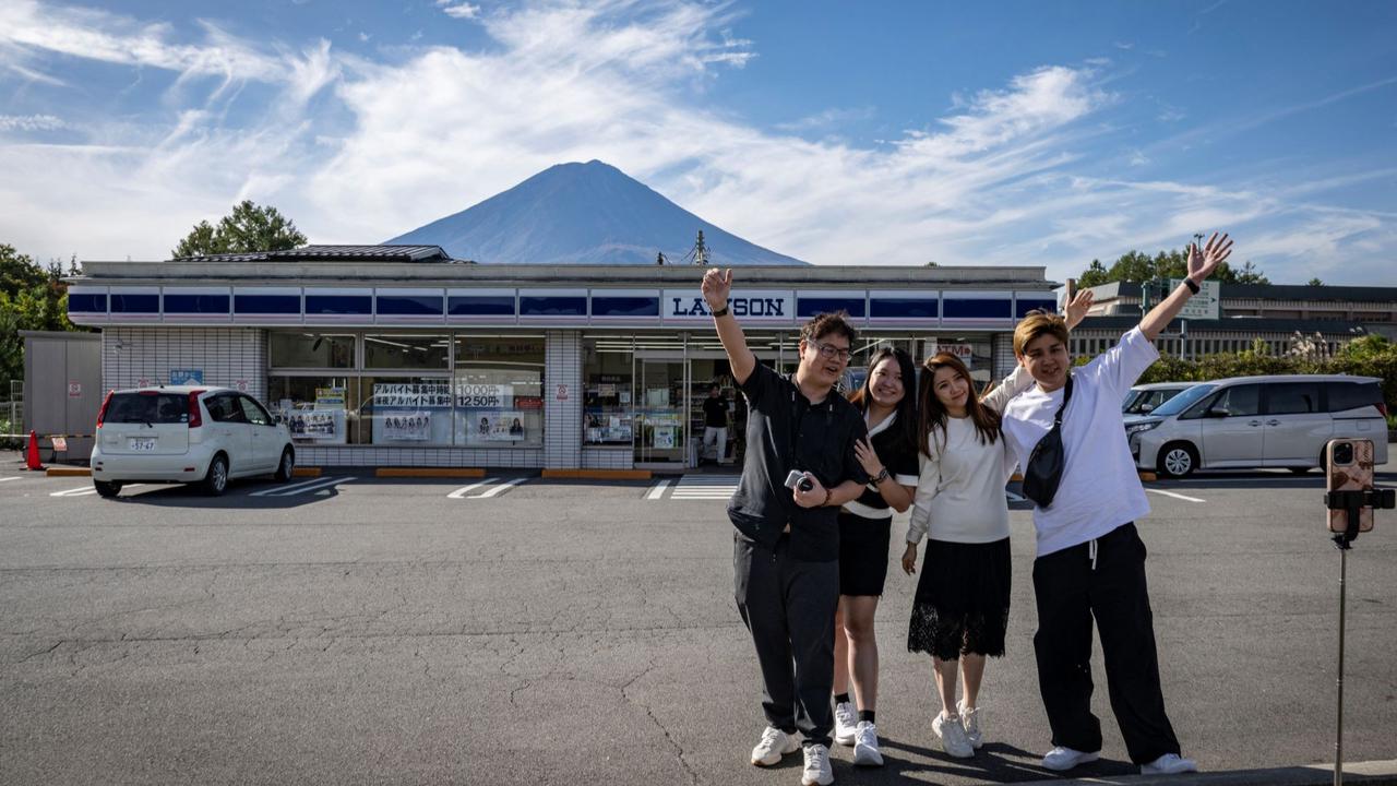 Puncak Gunung Fuji Tak Bersalju untuk Pertama Kali Sejak 130 Tahun