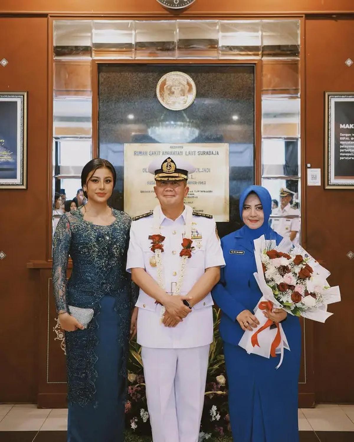 Potret 6 Artis Dampingi Ayah di Acara Pelantikan, Asila Maisa Tampil Memesona