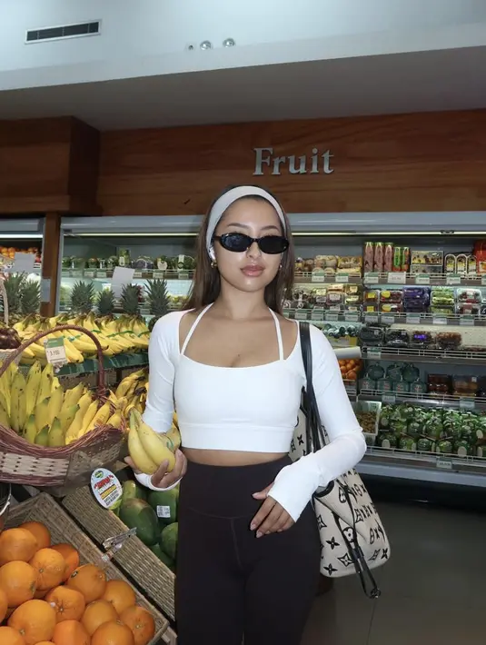 Jennifer Coppen juga terlihat chic saat kenakan sports attire.  [Foto: Instagram/ Jennifer Coppen]