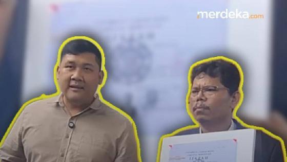 Datangi KPU, Bonatua Tunjukkan Salinan Ijazah Presiden Jokowi Tanpa Sensor