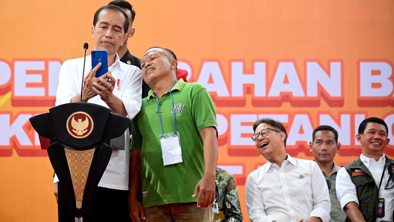 Ragam gaya Jokowi ketika bertemu rakyat