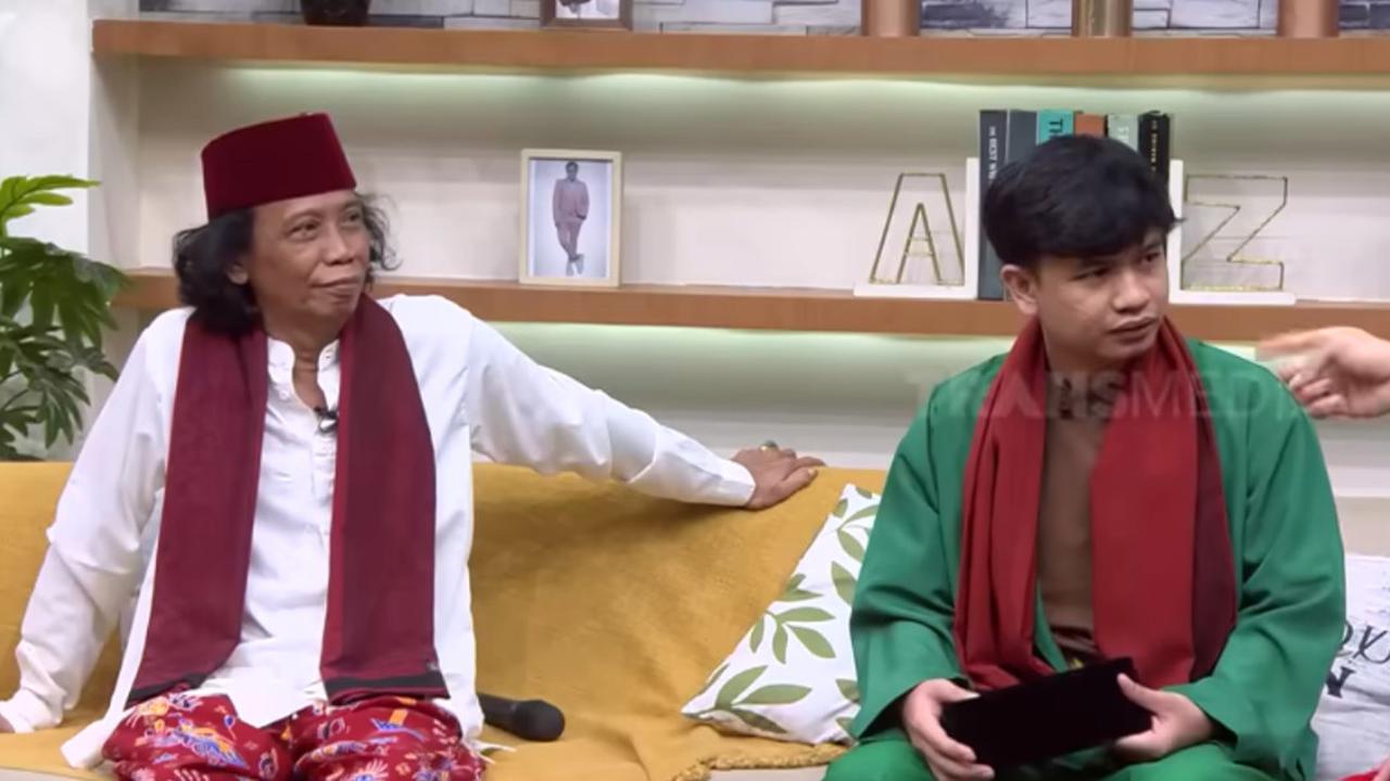 Lantaran merasa sudah akrab, Mandra pun sudah seperti sahabat kepada sosok yang di sebelahnya. Ternyata, sosok tersebut adalah Menteri Kesehatan.