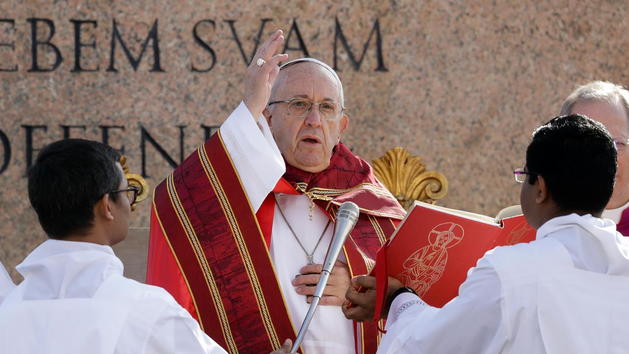 Paus Fransiskus Pimpin Misa Minggu Palma di Vatikan