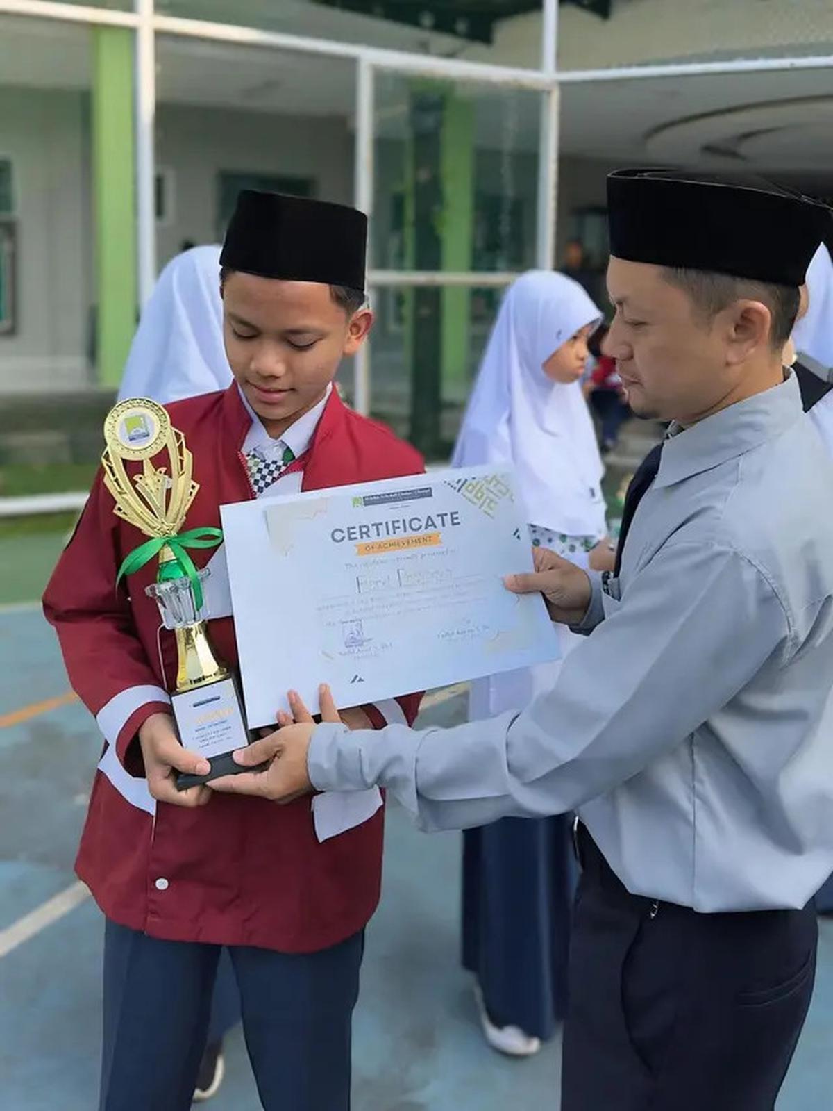 6 Potret Farel Prayoga Juara Lomba Azan di Sekolah, Suara Indah Jadi Kunci Utamanya