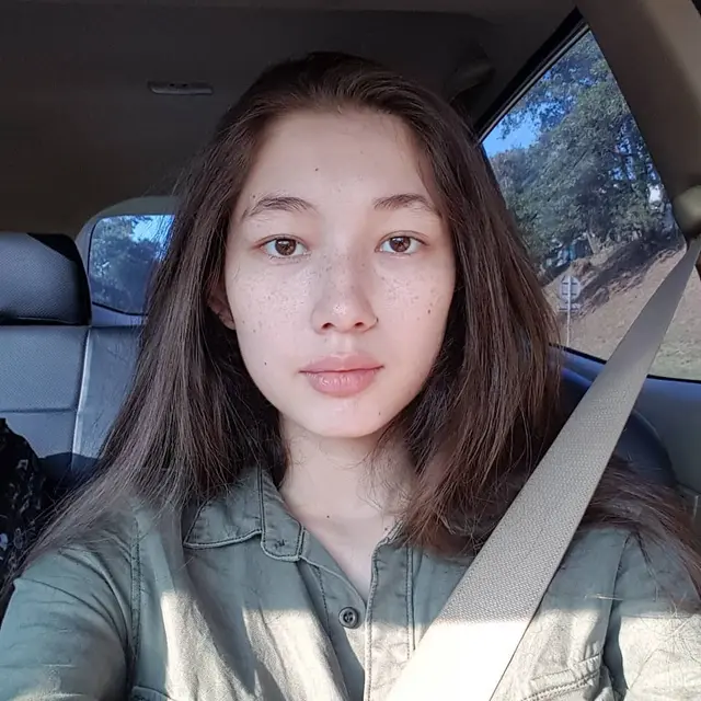 6 Potret Devina Aureel Tampil Tanpa Makeup, Curi Perhatian
