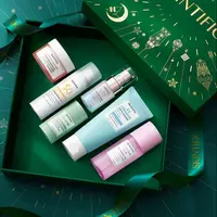 Selain kue kering, bundle skincare bisa jadi rekomendasi hampers Lebaran yang anti mainstream. (Dok/SKINTIFIC Indonesia].