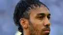 Pierre-Emerick Aubameyang sebelum bertanding melawan Eintracht Frankfurt pada final Piala Jerman di stadion Olimpiade, Berlin 27 Mei 2017. Media Inggris menyebutkan nilai transfer Aubameyang mencapai 55 juta pound sterling. (AFP Photo/Christof Stache)