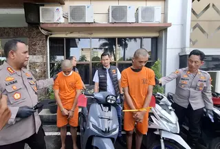 Mahasiswa Unila diringkus polisi karena terlibat aksi pencurian sepeda motor di Bandar Lampung. (Liputan6.com/Ardi Munthe)